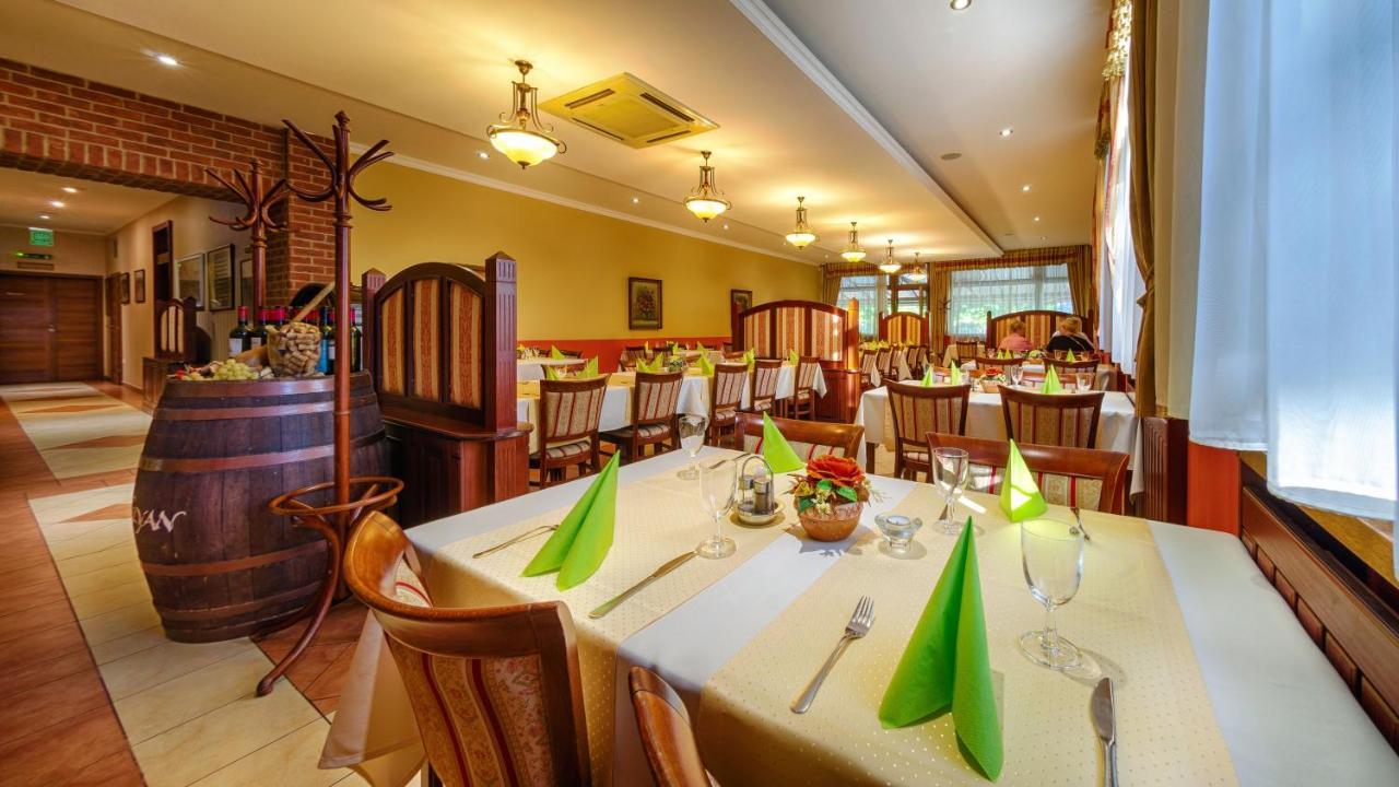 Hotel Tevel Sladkovicovo Екстериор снимка